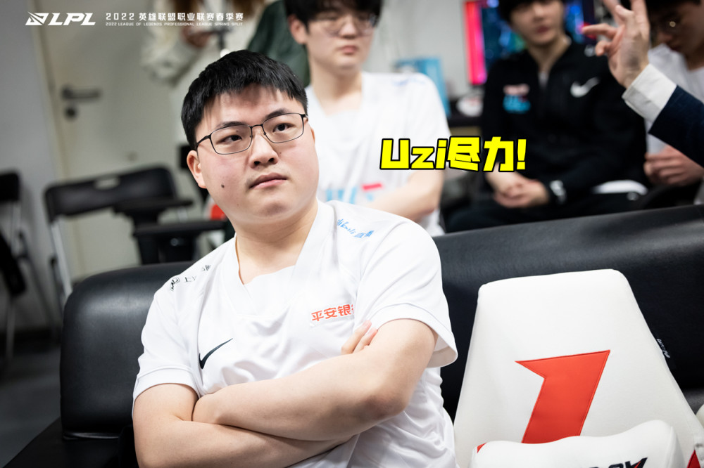 包含Rookie巅峰对决，Uzi与80激战独行侠分钟，回归赛场胜负难料！的词条爱游戏官网