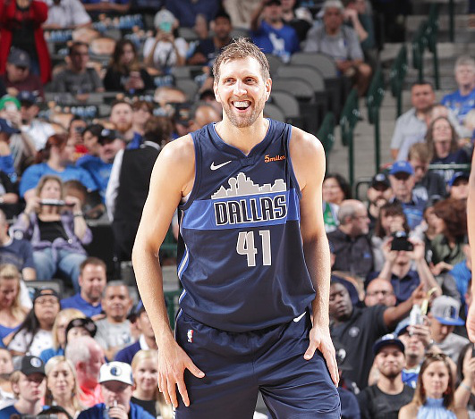 关于费耶诺德训练开放日；赛后外线爆发引欢呼；亚冠在即；数据趋势出现新变化的信息爱游戏